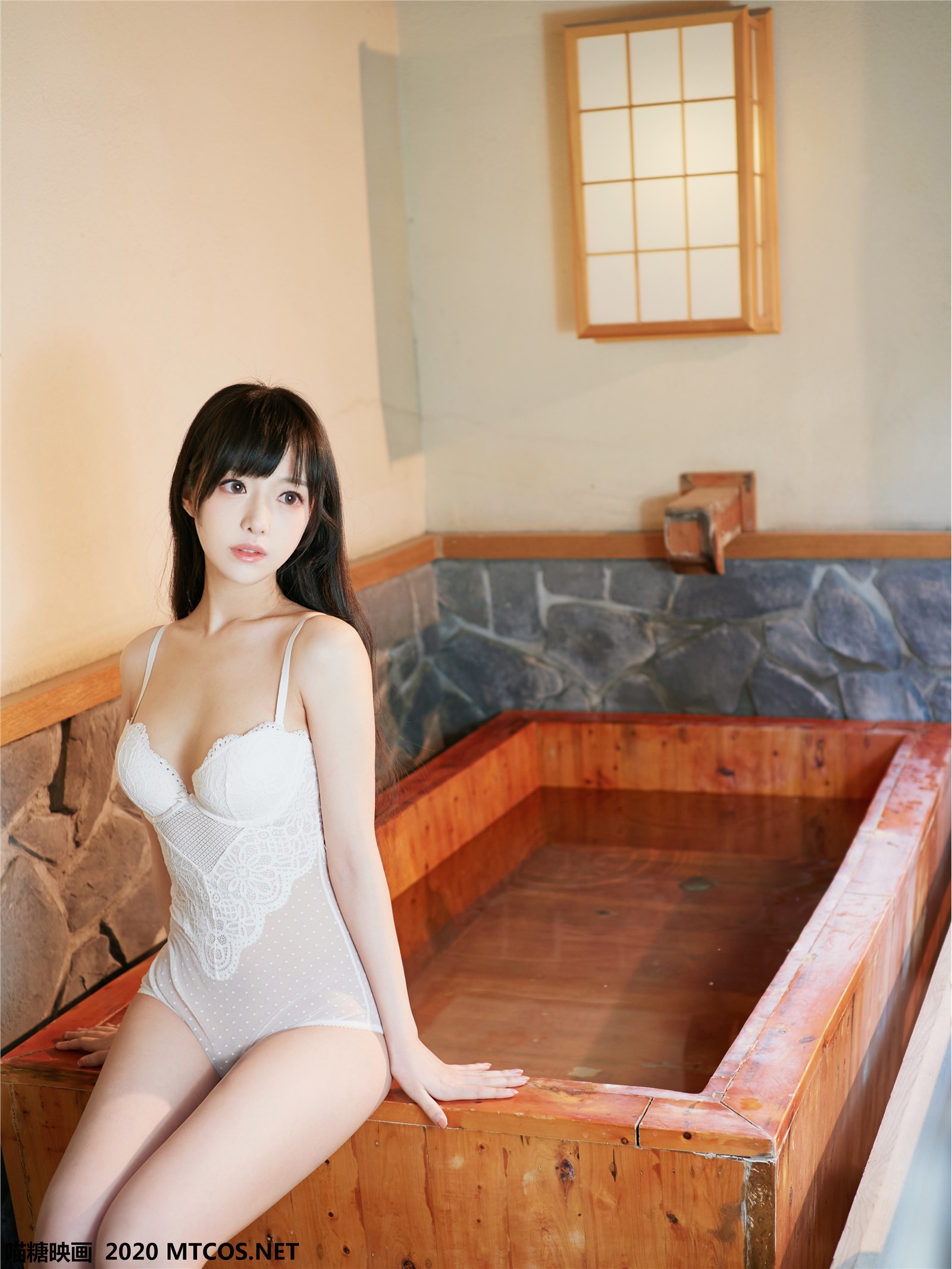 The hot spring of white swimsuit(4)
